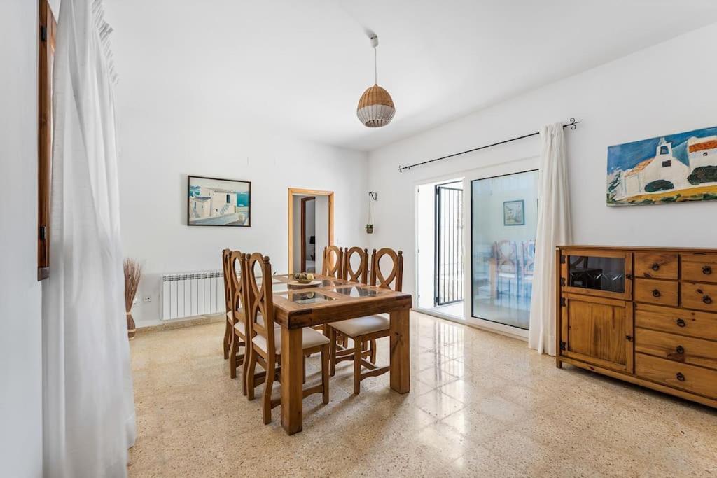 Villa 8 Guests Large Near Bossa Beaches & Airport San José